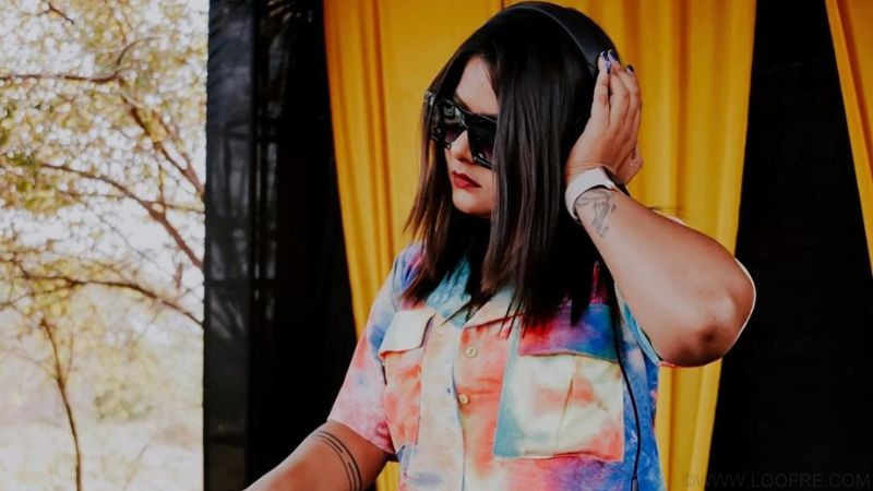 Himali_Loofre Grooving