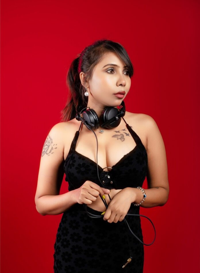 DJ Rina (8) DJ Renna