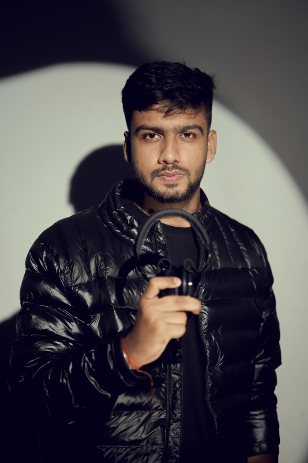 DJ XIVAM