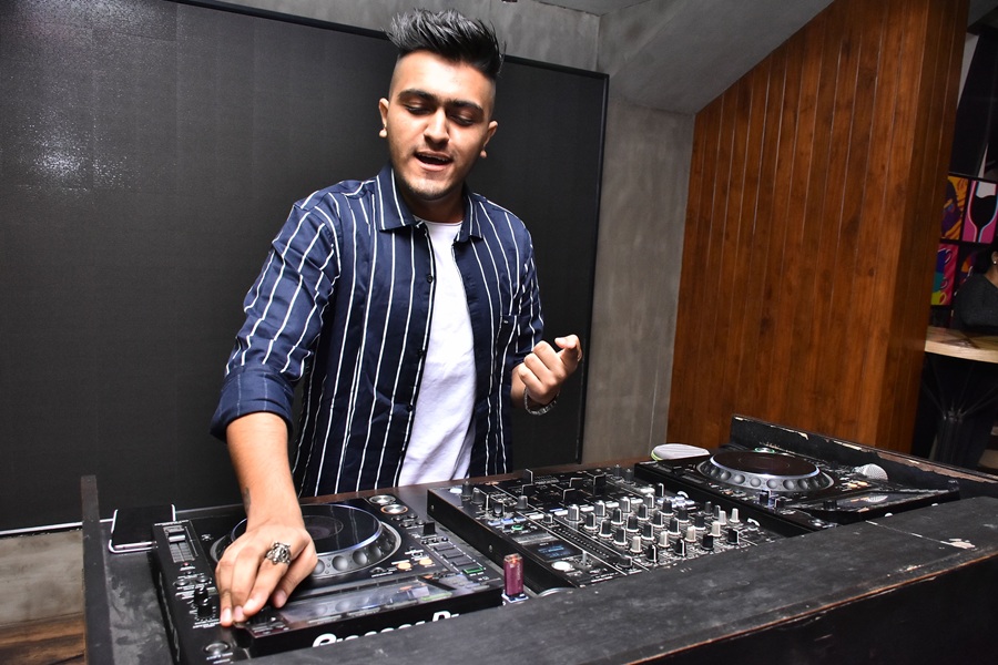 DJ Rutvikk
